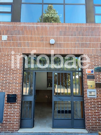 En una oficina de ese