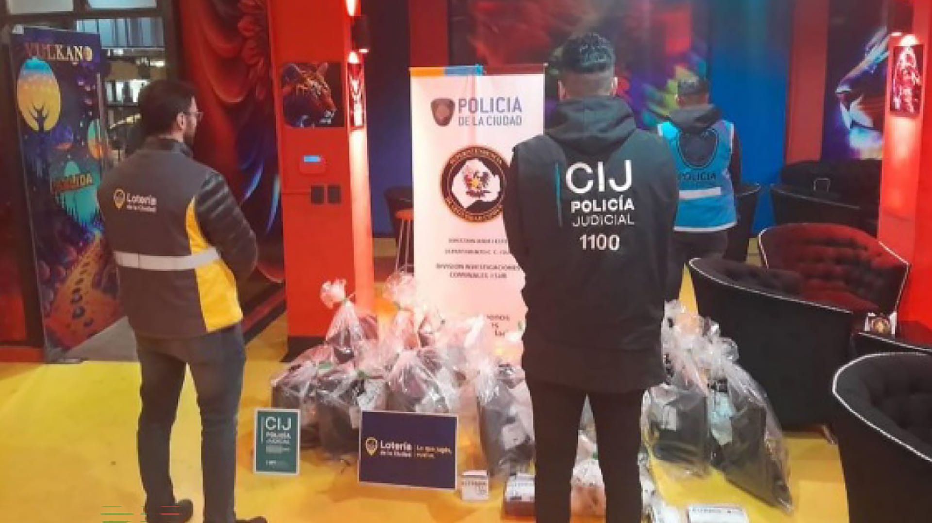 Además de no tener habilitación, el lugar no contaba con matafuegos y, en el interior, se permitía fumar