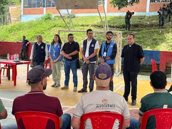 Los civiles retenidos por el