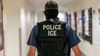 Luis Galeano fue detenido por agentes de ICE el 14 de septiembre en Orlando, Florida, mientras trabajaba como conductor de Uber y quedó bajo custodia migratoria. / (Imagen Ilustrativa Infobae)