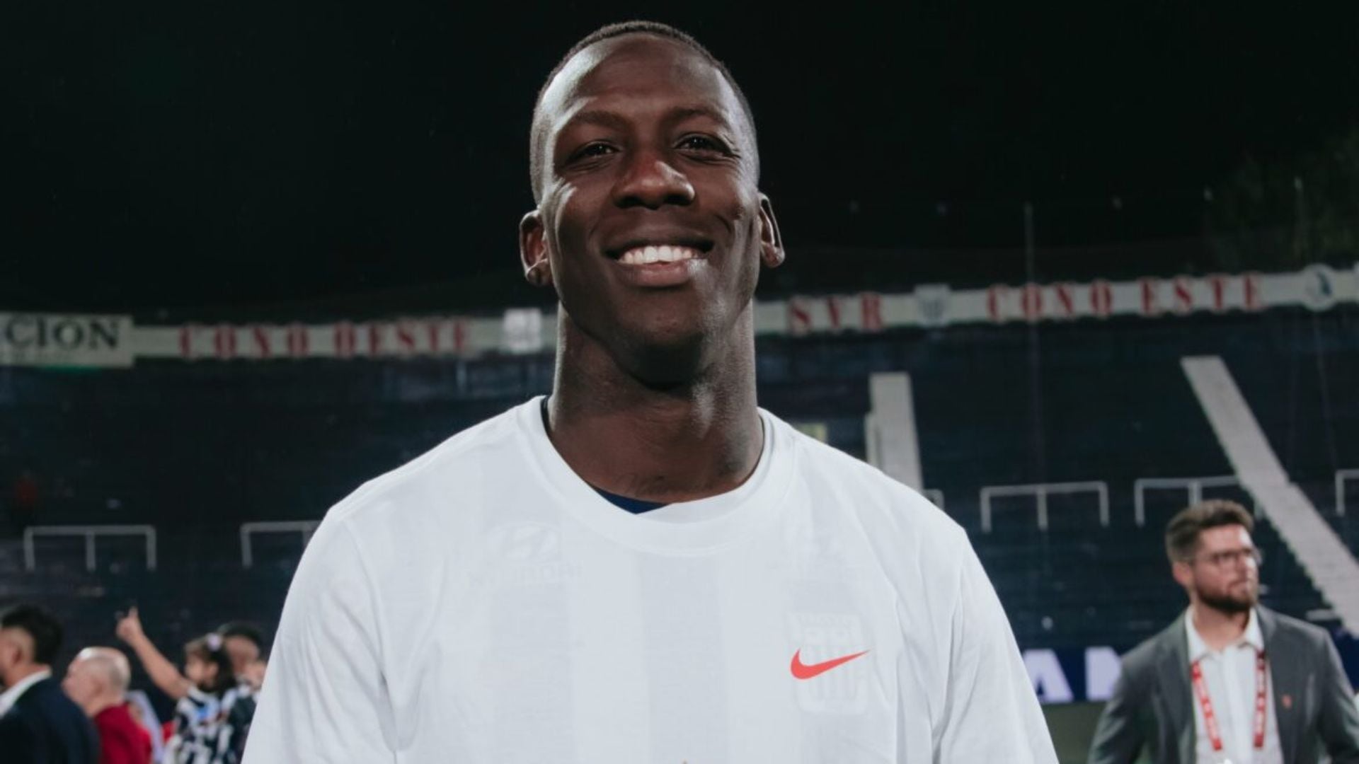 Luis Advíncula aparece en la agenda de Liga de Quito como potencial refuerzo: ¿habrá negociación oficial con Alianza Lima?