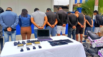 Capturaron a cuatro policías peruanos sospechosos de traficar armas a Ecuador. (Policía de Ecuador)