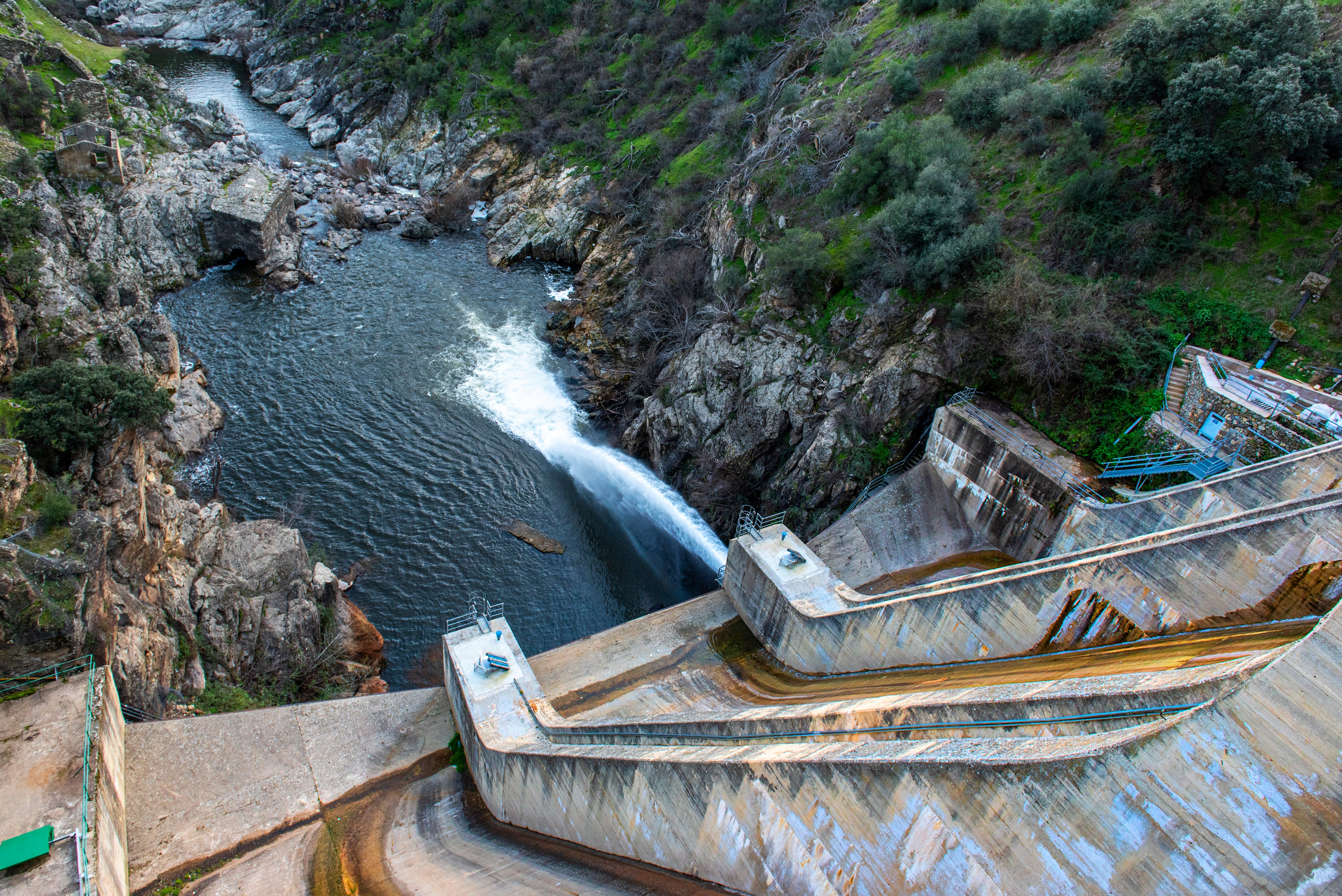Embalse y presa de Picadas, en Madrid. (Gabri Solera/Europa Press)