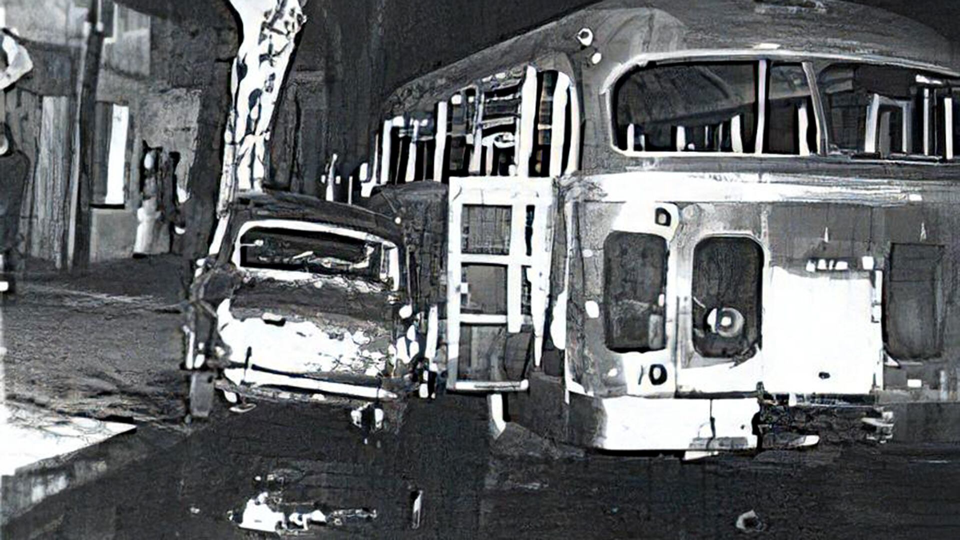 El ómnibus que llevaba a los efectivos policiales, luego del brutal atentado