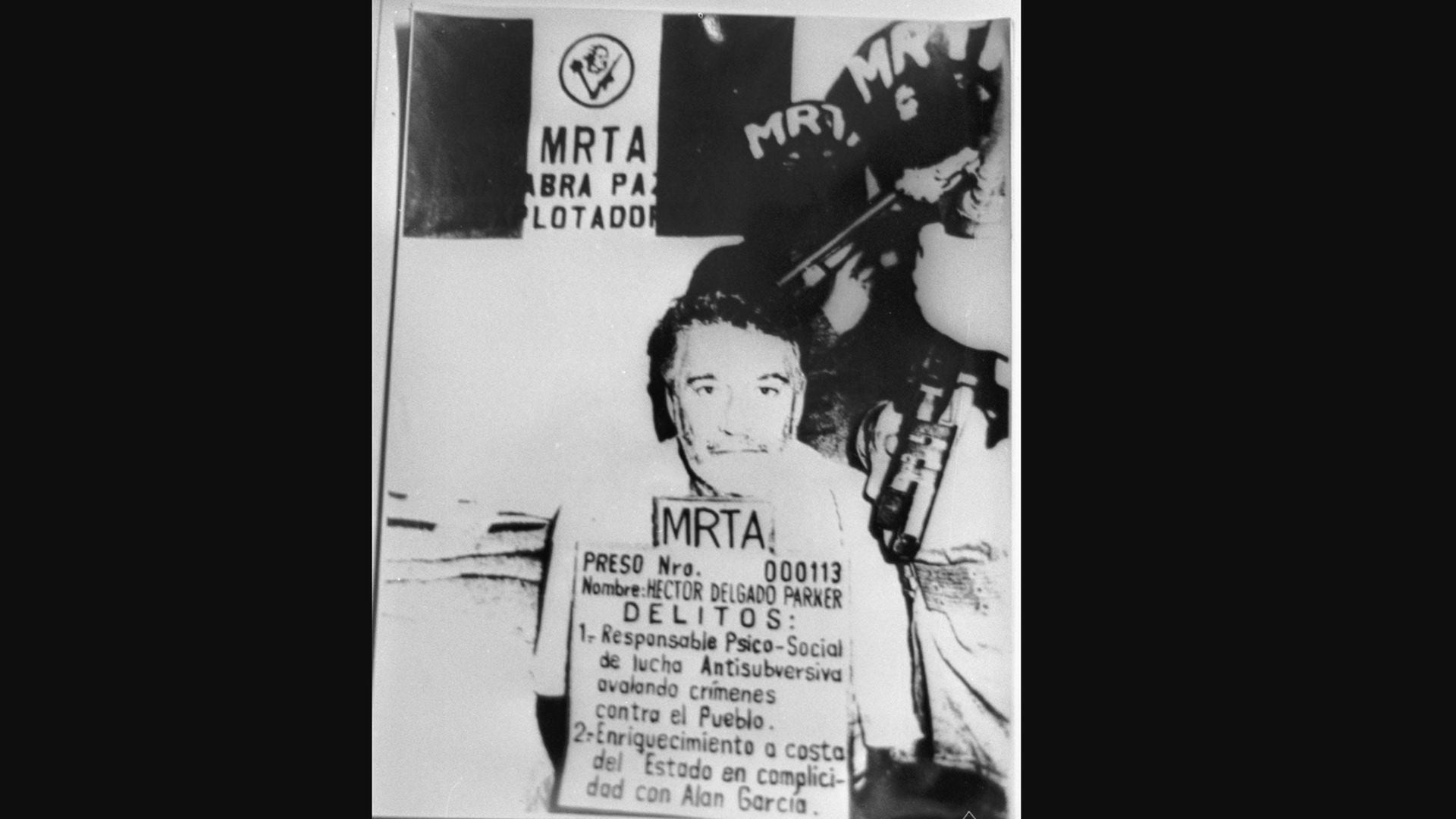 Hoy se recuerda el secuestro de Héctor Delgado Parker en 1989, un evento que puso de manifiesto la violencia del terrorismo en Perú. Su liberación tras 199 días refleja la tensión de esa época. (CVR)
