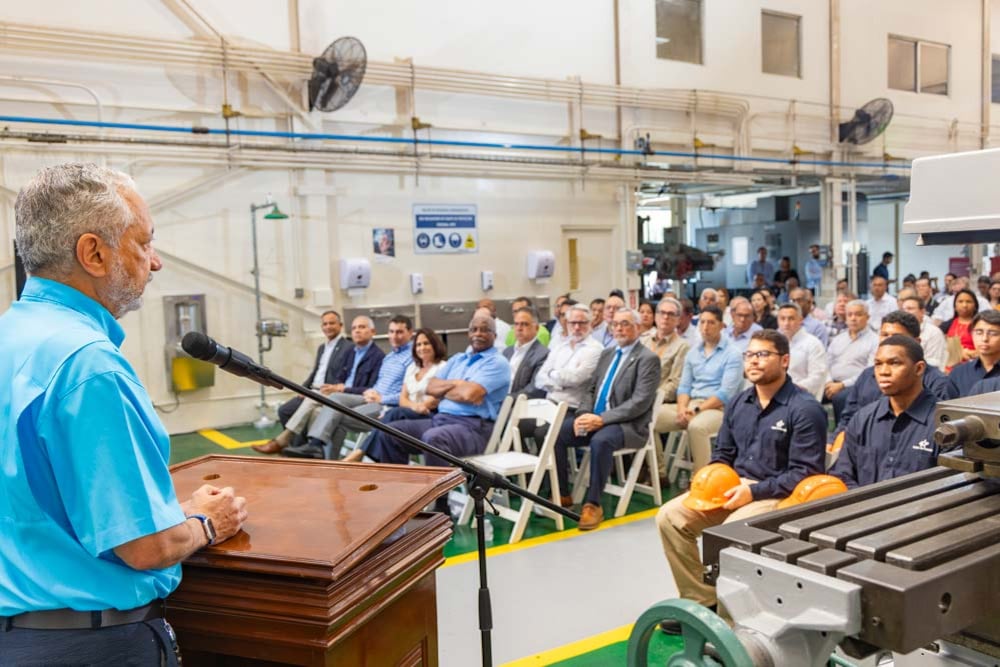 Ricaurte Vásquez Morales, administrador del Canal de Panamá, destacó que el Programa de Aprendices busca formar talento técnico y ofrecer herramientas de desarrollo profesional a nuevas generaciones. Tomada de la ACP