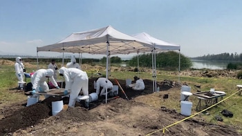 Colectivo que encontró más de mil restos en límites de Tláhuac y Chalco asegura que autoridades han sido rebasadas