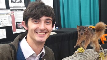 Thomas Halliday nació en 1989