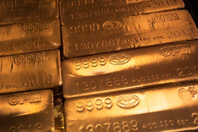 El oro es considerado como un activo de refugio de gran durabilidad (REUTERS/Shannon Stapleton)