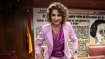 Montero defiende la "legalidad" de los préstamos a Air Europa y Plus Ultra: Están "avalados" por la Justicia