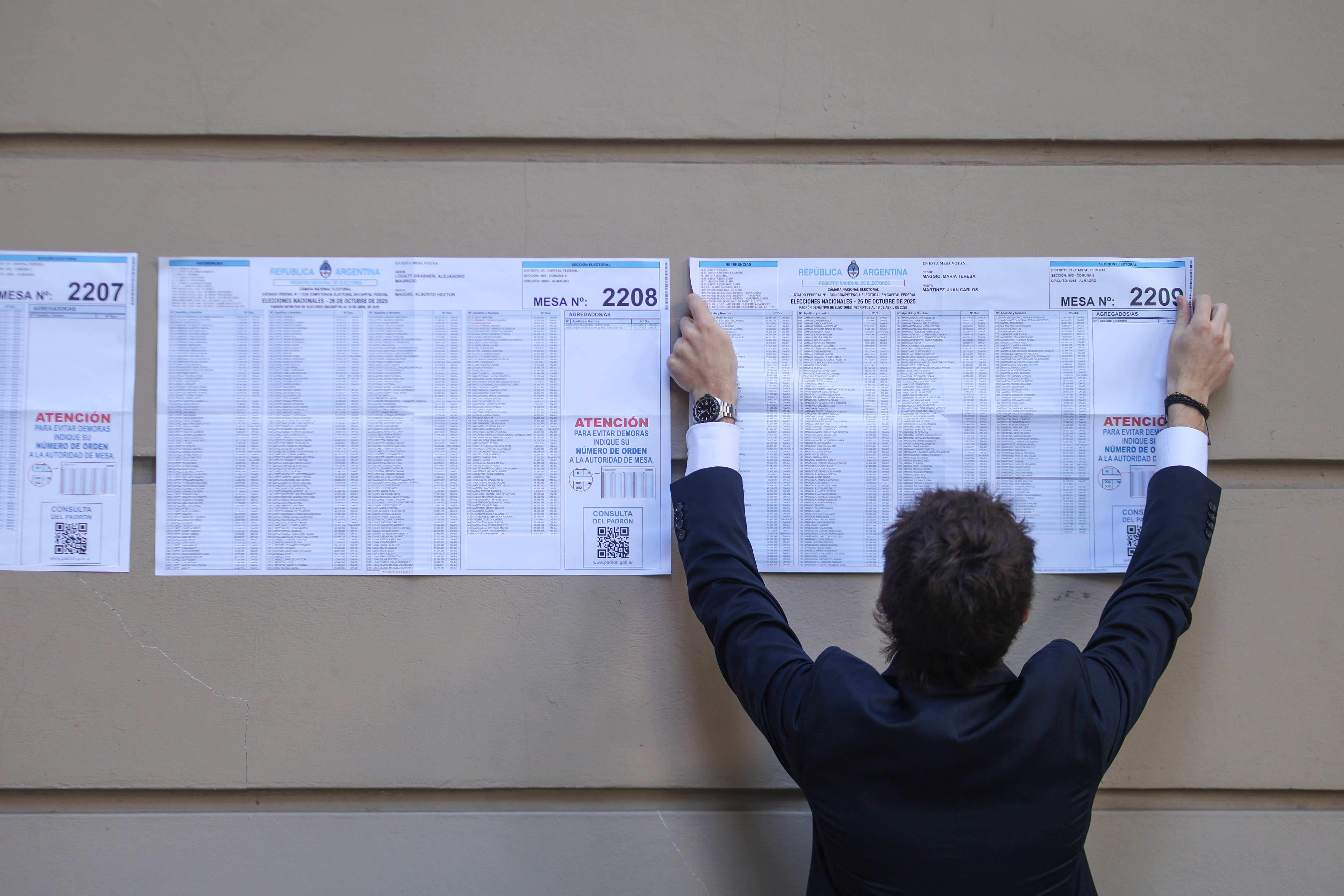 El padrón electoral permitirá consultar el lugar de votación, la mesa y el número de orden (EFE/Juan Ignacio Roncoroni)