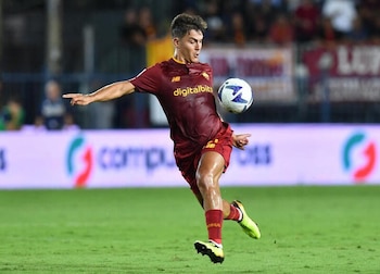 Paulo Dybala era una de las principales figuras de Roma hasta su lesión (REUTERS/Jennifer Lorenzini)