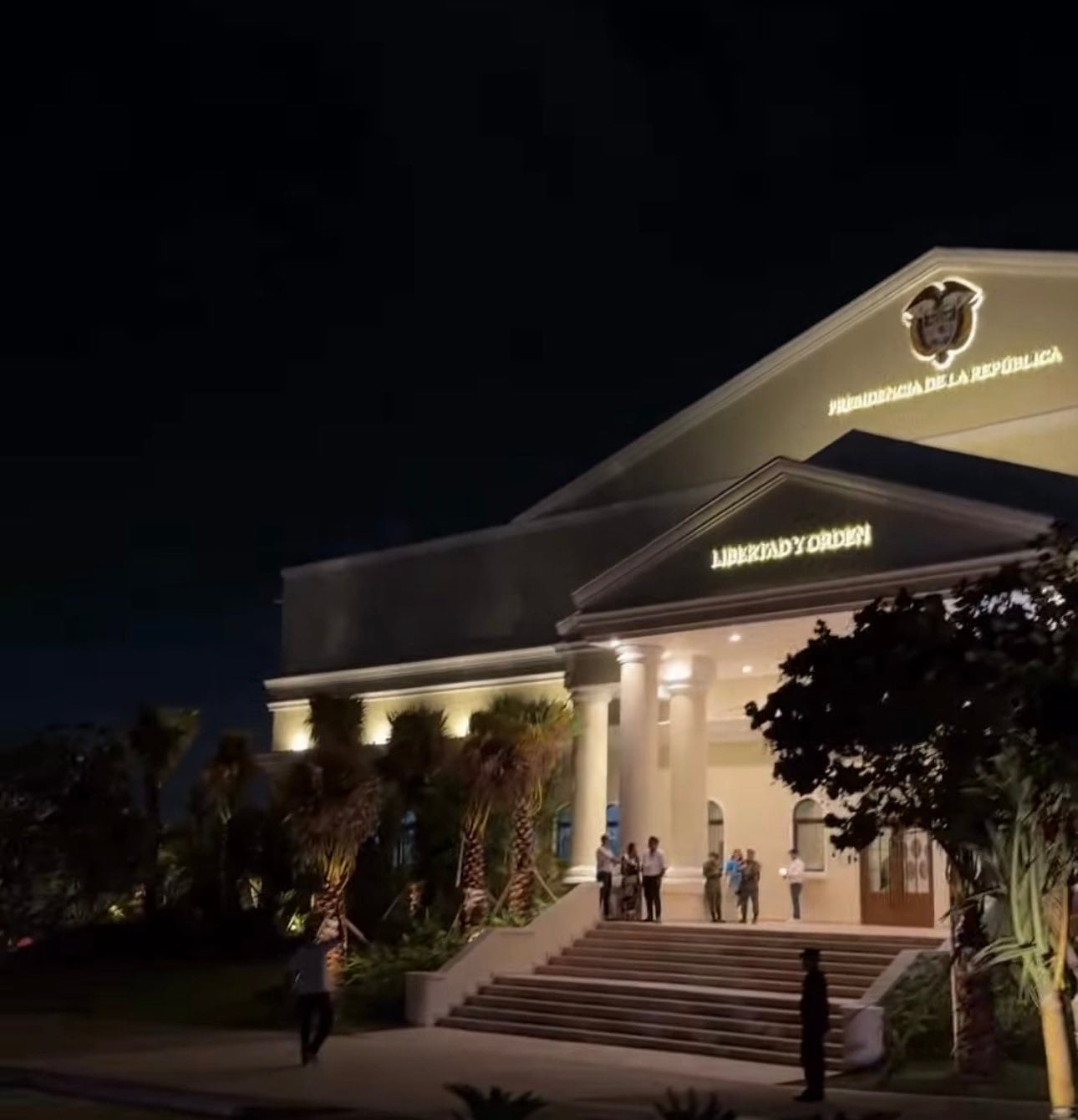 La sede alterna de la Presidencia funciona en el Batallón Paraíso de Barranquilla, dentro de un predio militar en Riomar con un edificio de 1938 acondicionado para oficinas y sala de crisis - crédito Redes sociales