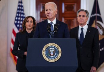 Joe Biden junto a Kamala Harris y Antony Blinken (REUTERS/Evelyn Hockstein)