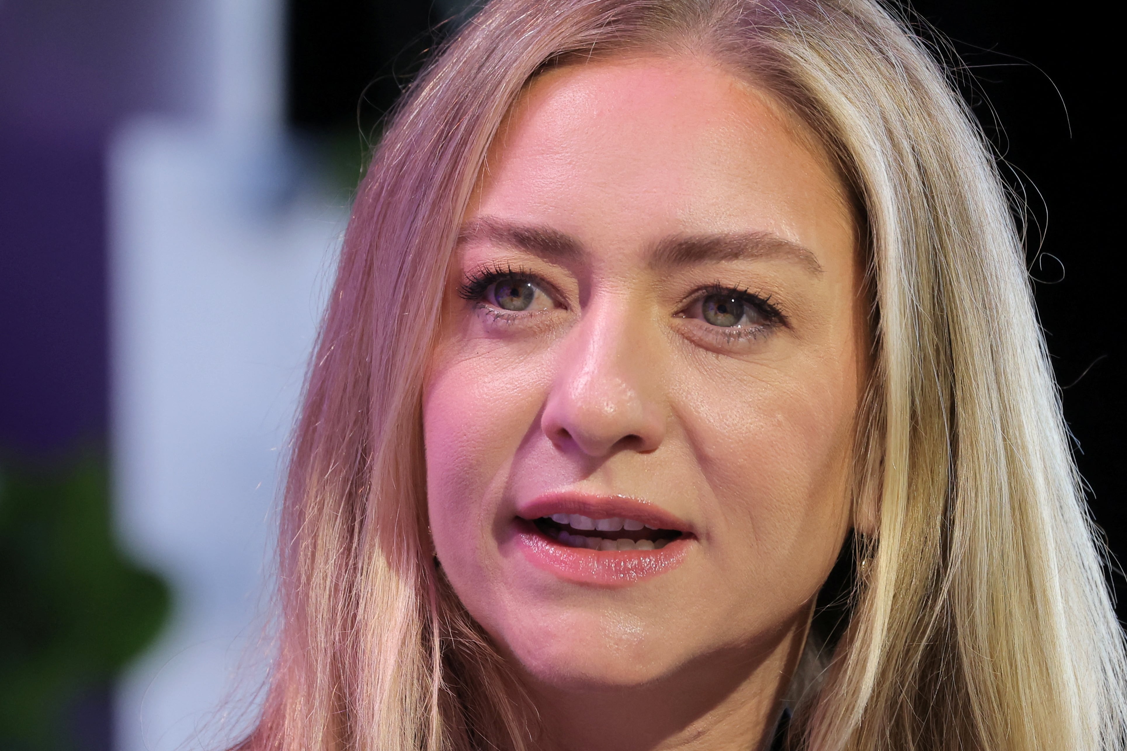 Whitney Wolfe Herd creó Bumble después de trabajar en Tinder y buscar una alternativa para las interacciones digitales. REUTERS/Andrew Kelly