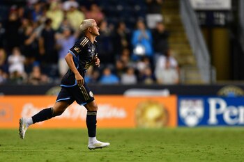 Sullivan firmó un contrato con