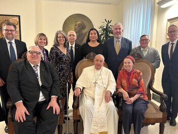 El papa Francisco posa para