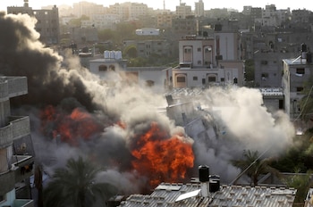Las Fuerzas del Estado judío destruyeron un “importante” puesto de producción de armamento del grupo islamista Yihad Islámica Palestina en la Franja de Gaza. (AP Foto/Ashraf Amra)