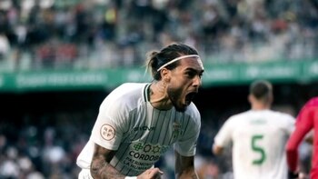 Gudelj en plena celebración en