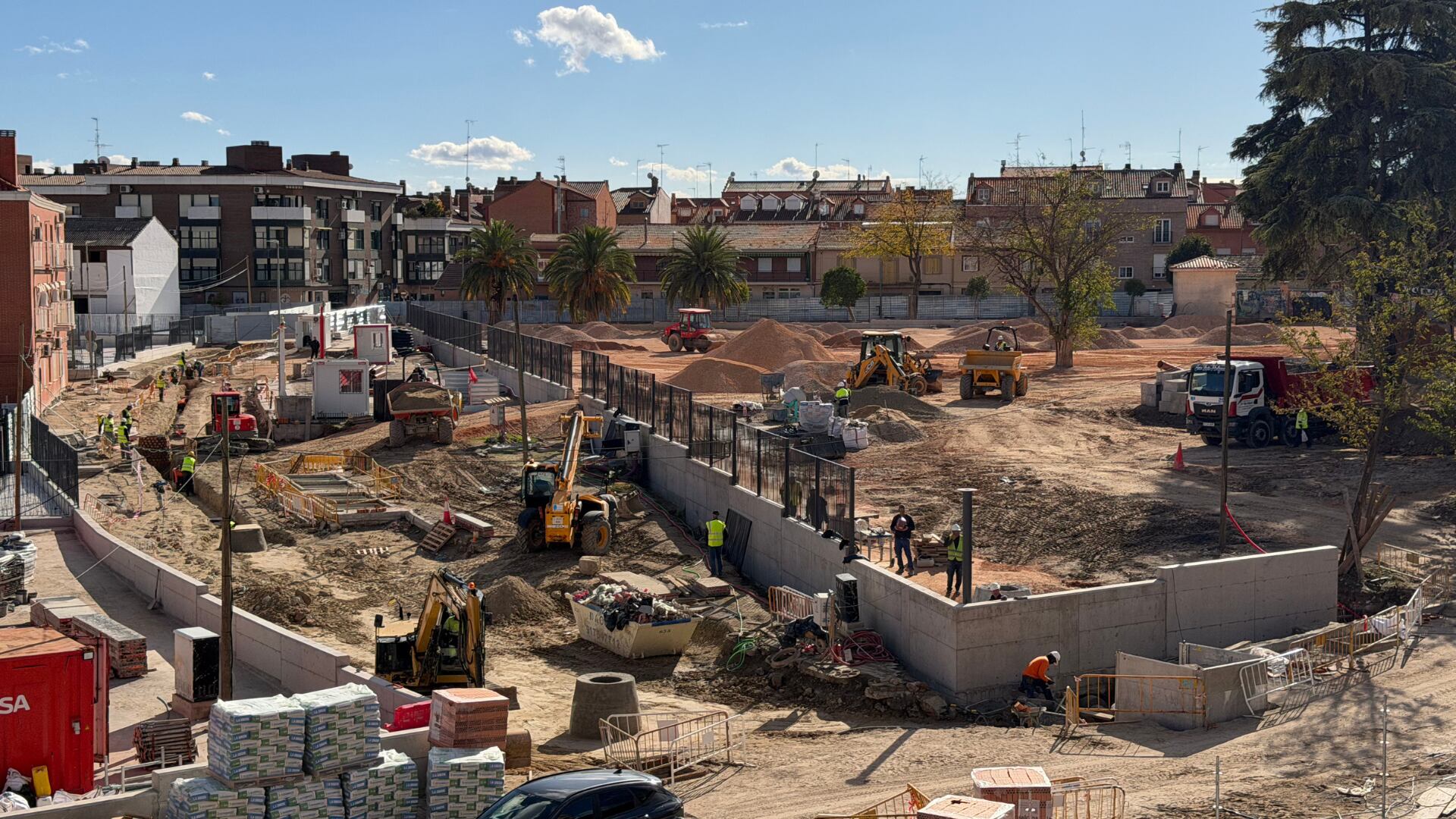 Obras de reconstrucción del parque urbano de San Fernando de Henares. (Lydia Hernández Téllez/Infobae España)