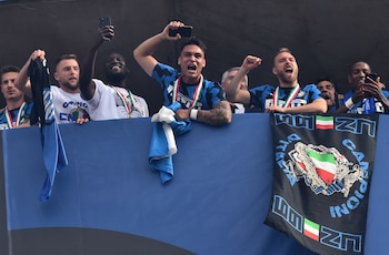 Lautaro Martínez y Eriksen fueron compañeros y celebraron un Scudetto en el Inter de Milán (REUTERS/Massimo Pinca)