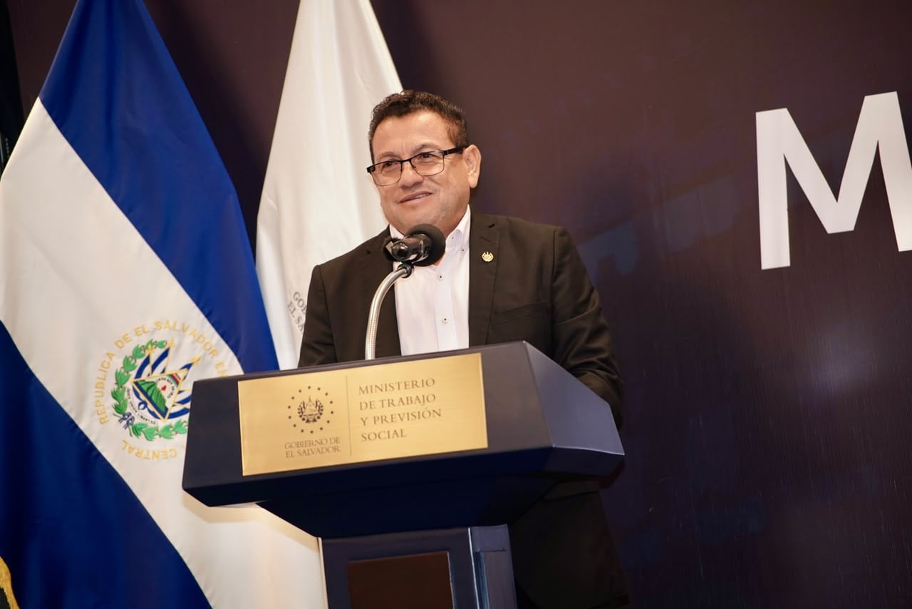 El ministro de Trabajo, Rolando Castro, junto a representantes institucionales y diplomáticos durante el anuncio de la incorporación de Italia como sexto país del Programa de Migración Laboral (Cortesía: @PrensaMiTrabajo).
