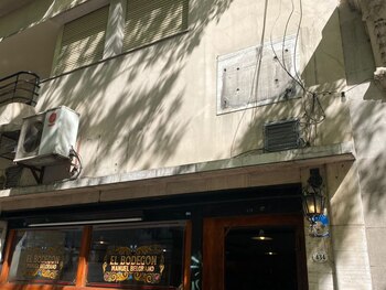 Estaba ubicada en la fachada