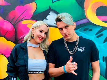 Fotografía fechada en enero de 2020 en la que aparecen los integrantes del dúo Domino Saints, Giselle "Gigi" Ojeda y David Leal. EFE/Alicia Civita