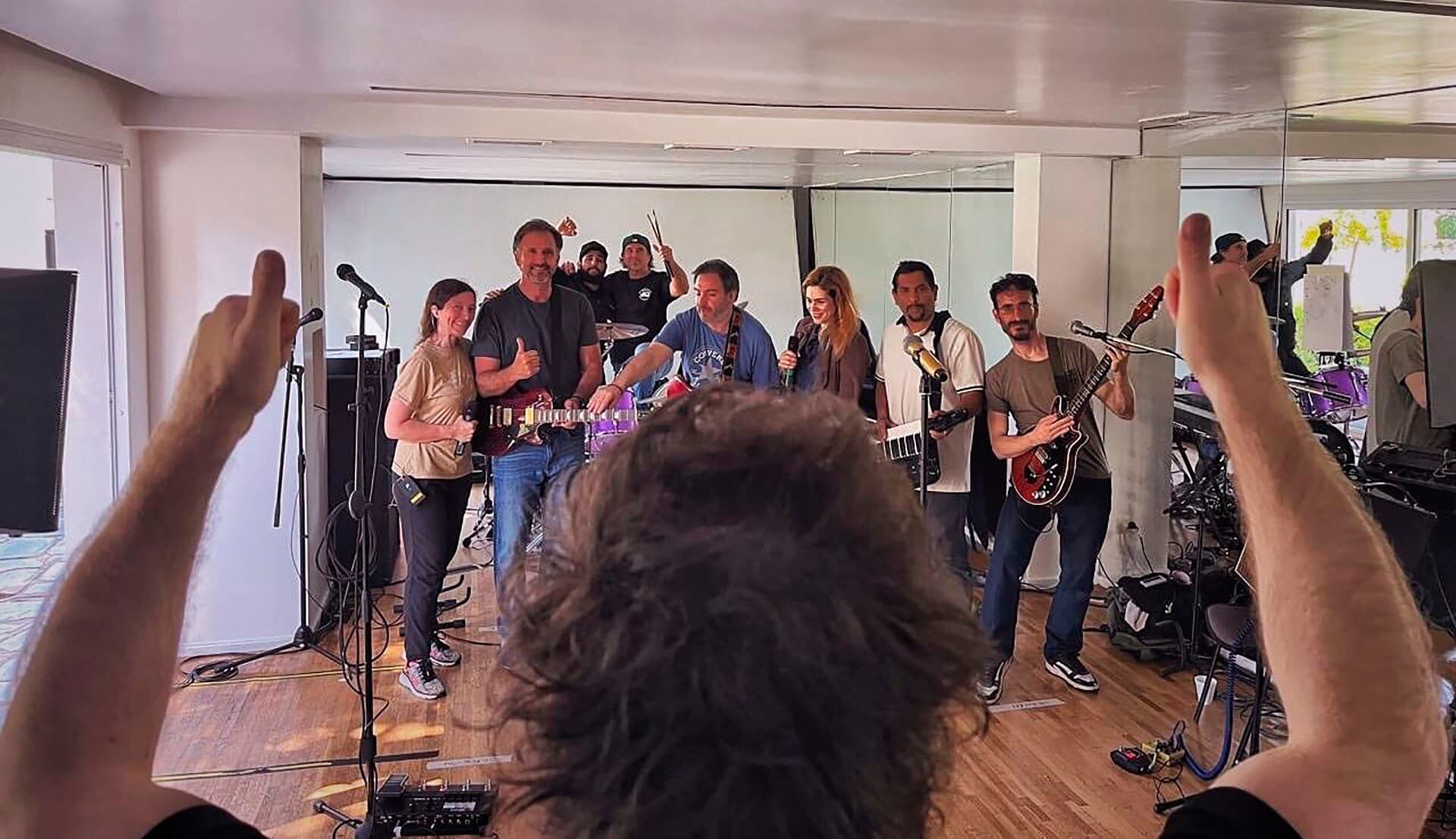 Milei ensayando con su banda