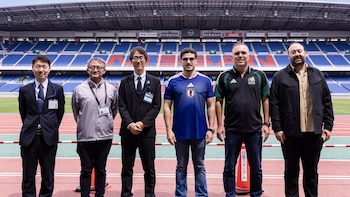 Samuel García visita estadios en
