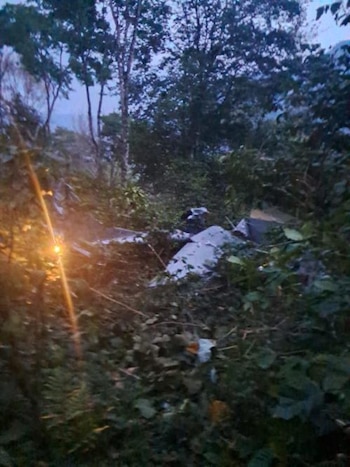 Una avioneta se precipitó este domingo 3 de mayo de 2026, provocando al menos dos fallecidos y tres heridos, según informaron TV Azteca Guatemala y la Dirección General de Aeronáutica Civil (DGAC), autoridad aeronáutica guatemalteca. Foto: Redes sociales