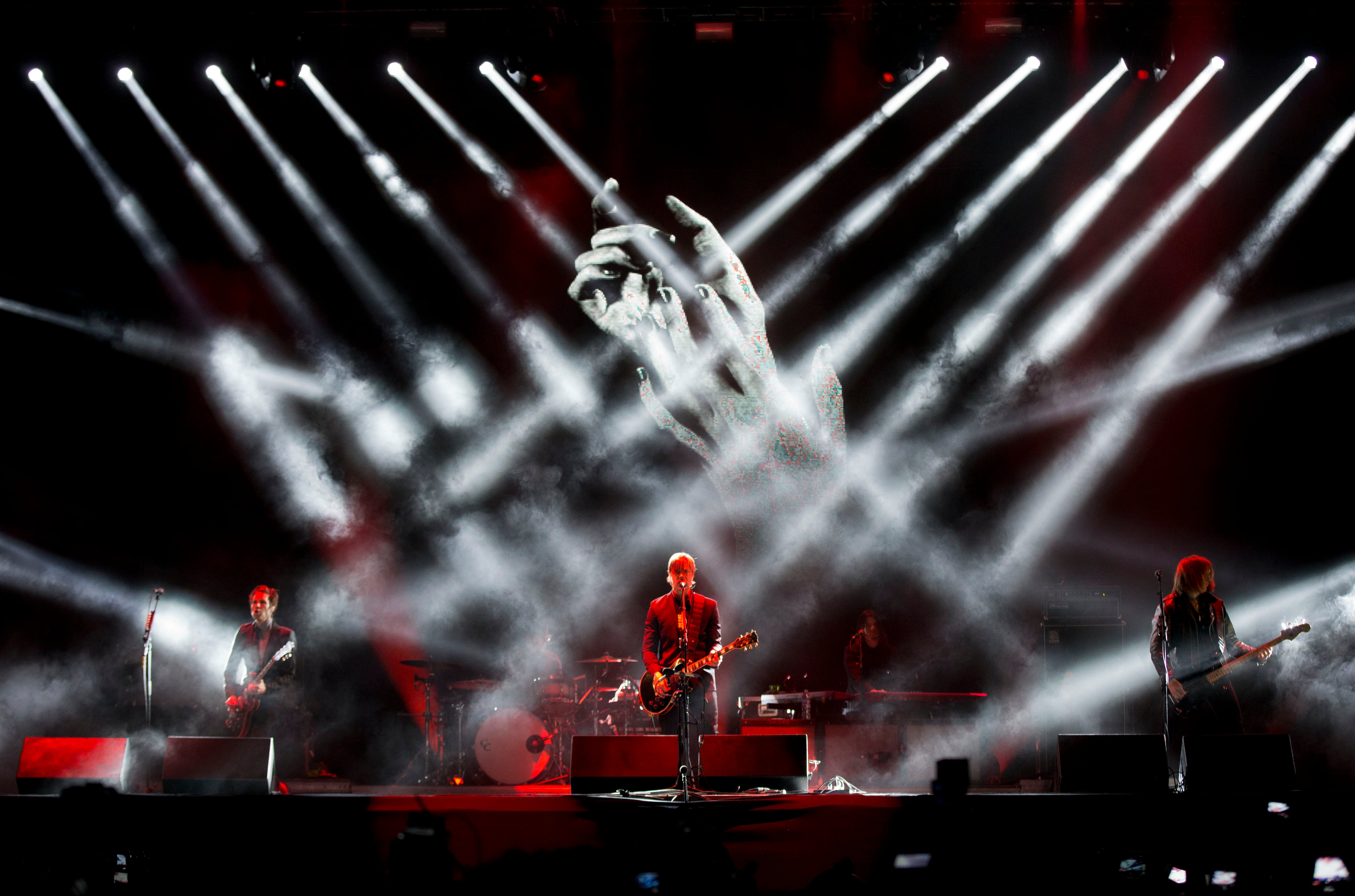 ARCHIVO - La banda de rock estadounidense Interpol se presenta durante la 16ª edición del festival Vive Latino en la Ciudad de México, el viernes 13 de marzo de 2015. (Foto AP/Rebecca Blackwell, archivo)
