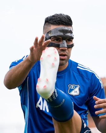 La fractura del arco cigomático obligó a Falcao a jugar con una máscara de protección ante Boyacá Chicó - crédito Millonarios