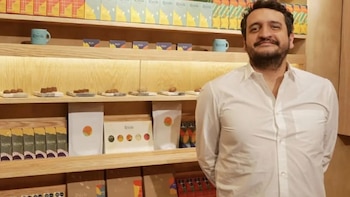 Revelan que Andy López Beltrán dejó la administración de Chocolates Rocío en favor de su hermano