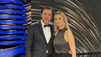 Óscar Puente y su pareja.