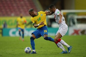 Soccer Football - World Cup - South American Qualifiers - Brazil v Peru - Arena Pernambuco, Sao Lourenco da Mata, Brazil - September 9, 2021 Brazil's Neymar in action with Peru's Alexander Callens REUTERS/Ricardo Moraes