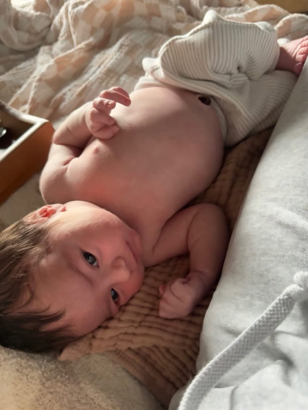 El nacimiento de su primera hija transformó la mirada de Debby Ryan sobre la vida, el cuidado personal y sus prioridades (Instagram/Debby Ryan)