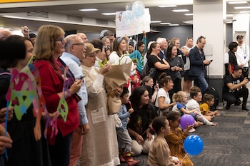 Las familias esperan reunirse cuando