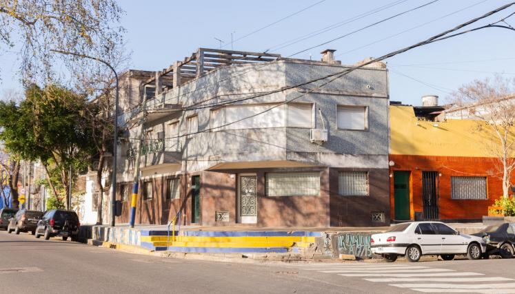La remodelación de calles en La Boca incluye la ampliación de aceras, rampas y eliminación de desniveles para mejorar la accesibilidad