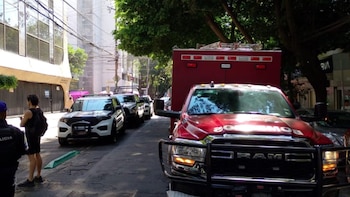 Bloqueos en carreteras y accidentes hoy martes 28 de abril: cierre en calle Durango por derrumbe