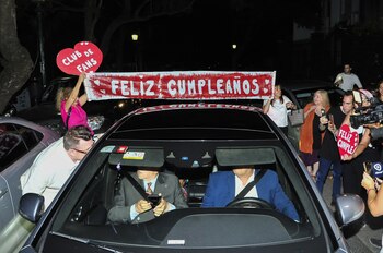 Un grupo de fanáticos recibieron