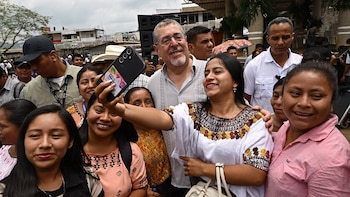 Presidente de Guatemala firma agenda de desarrollo para Alta Verapaz