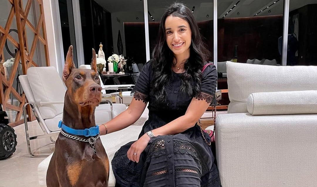 Adelina Guerrero, esposa de Benedetti, solicitó sin éxito el levantamiento de restricciones sobre la mansión de Pradomar en Puerto Colombia - crédito @adeguerrerocovo/Instagram