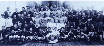 Los equipos francés, belga y rumano en el barco hacia Uruguay (romaniaballs.wordpress.com)