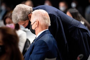 Joe Biden talks conversa con