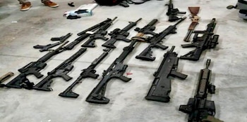 Parte de las armas aseguradas. Crédito: @USAmbMex