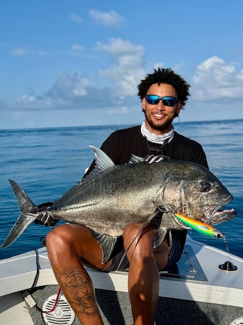 Ben Simmons con un pescado.