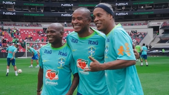 México vs Brasil juego de leyendas en vivo en el Estadio Ciudad de México: termina el primer tiempo con empate 2 - 2