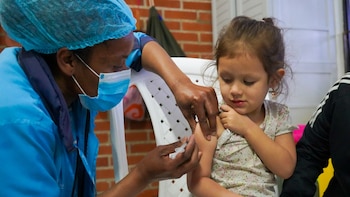 El Ministerio de Salud intensificará la vacunación en Colombia del 14 al 19 de septiembre con jornadas en colegios, atención nocturna y más de 3.000 puntos habilitados - crédito Secretaría de Salud Bogotá