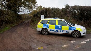 El auto policial en el